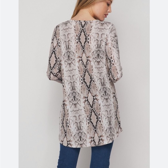 NWT Honeyme Snake Animal Print Twist Tie Front High Low Size Small Casual Tunic - Picture 2 of 6